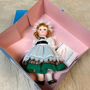 Madame Alexander Ireland 551 Collector Doll